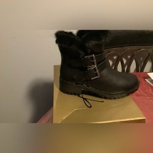 Black ankle boots size 7. Never worn